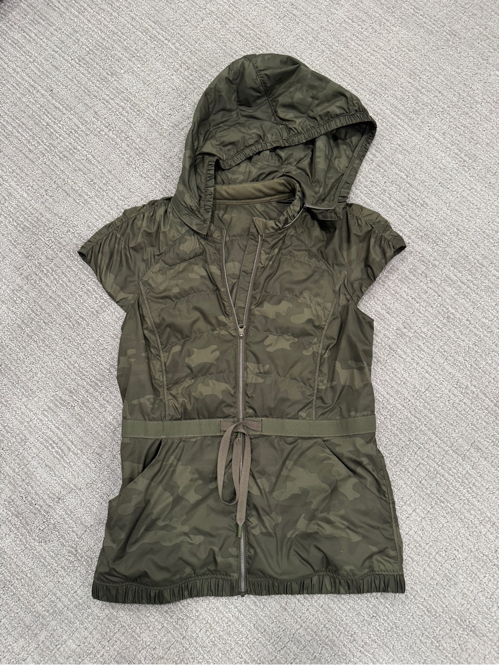 Lululemon Women’s Hooded cap sleeve Vest Jacket in Olive Camo